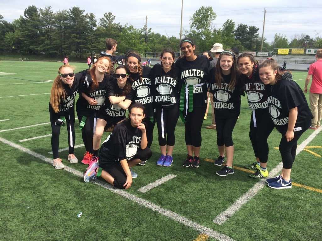 Seniors vs junior girls take on Powderpuff