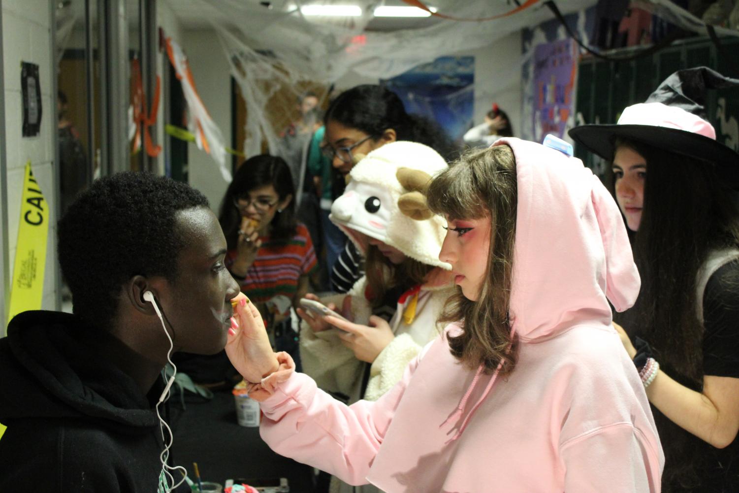 WJ students create spooky Halloween hallways