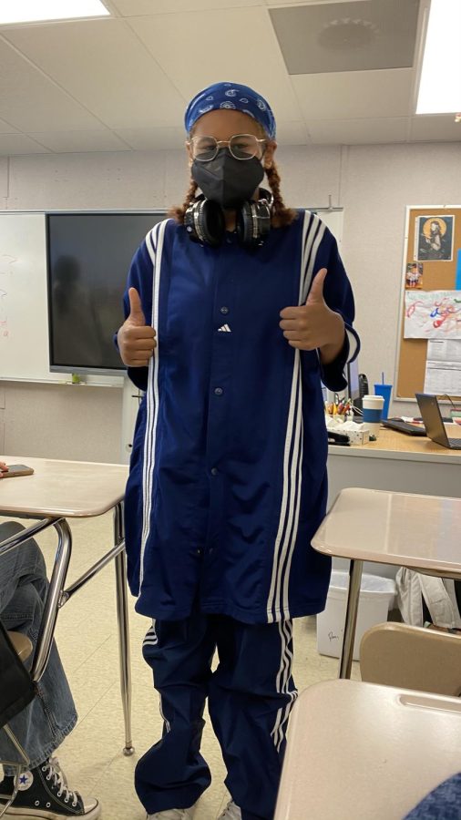 Dressed up as Avril Lavigne, Janaiyah Inniss throws it back to one of her favorite artists and an iconic style in the 2000s. The blue themed outfit truly differentiates from other usual tie dye outfits that most people wear.