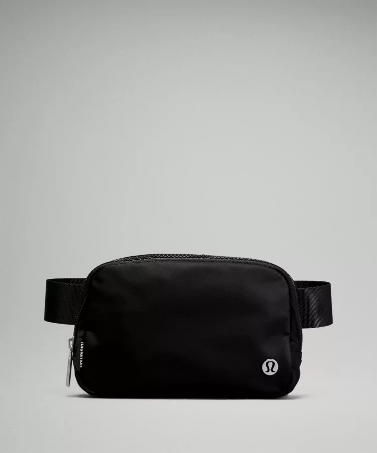 Splurge: Lululemon Everywhere Belt Bag - $38

Belt bags are perfect for that person who is always forgetting their things at home, since they can get to anything at an arm’s reach.

https://shop.lululemon.com/p/bags/Everywhere-Belt-Bag/_/prod8900747?sz=ONESIZE