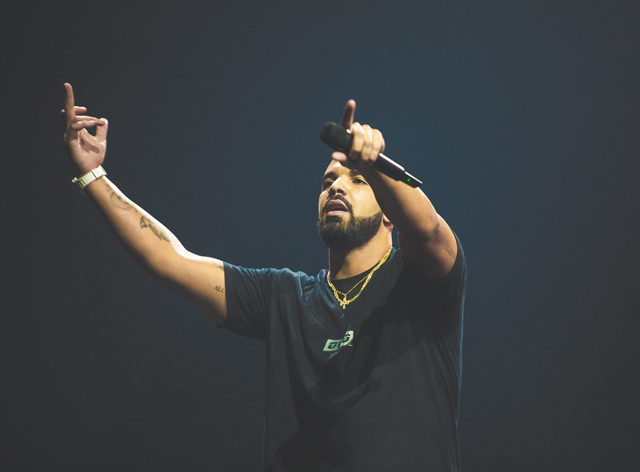 Drake performs on his Summer Sixteen tour in 2016. Along with many other rappers, he was accused of being an industry plant at the beginning of his career. (Courtesy The Come Up Show)