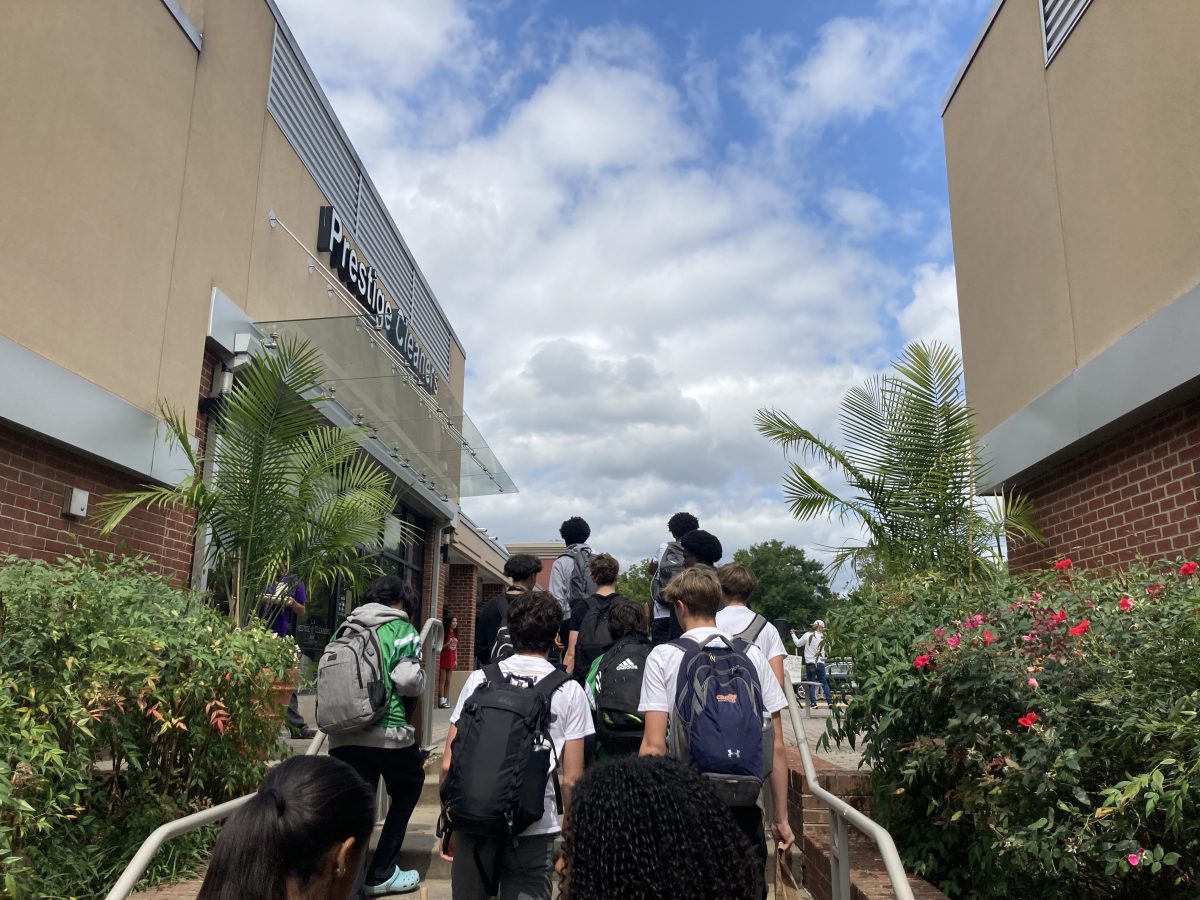 Students return to school after enjoying their open lunch in G-Square. Returning to school with a lack of choice has become a daily routine at WJ.