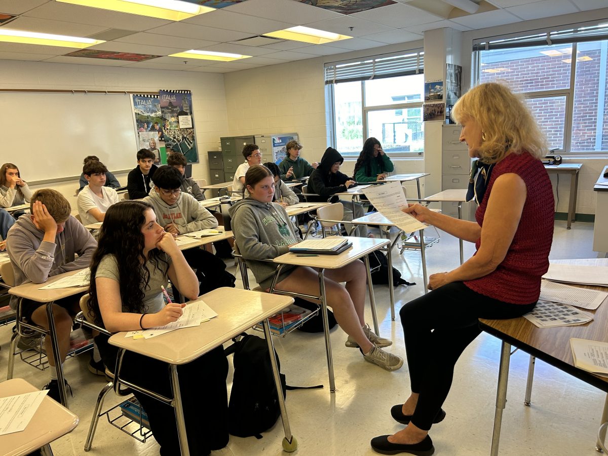 Language teacher Maria Cavallini instructs her 3A Spanish class. Cavallini’s high level Italian classes were cut along with other electives. Advanced Italian students have been left to learn on their own or drop the language. 