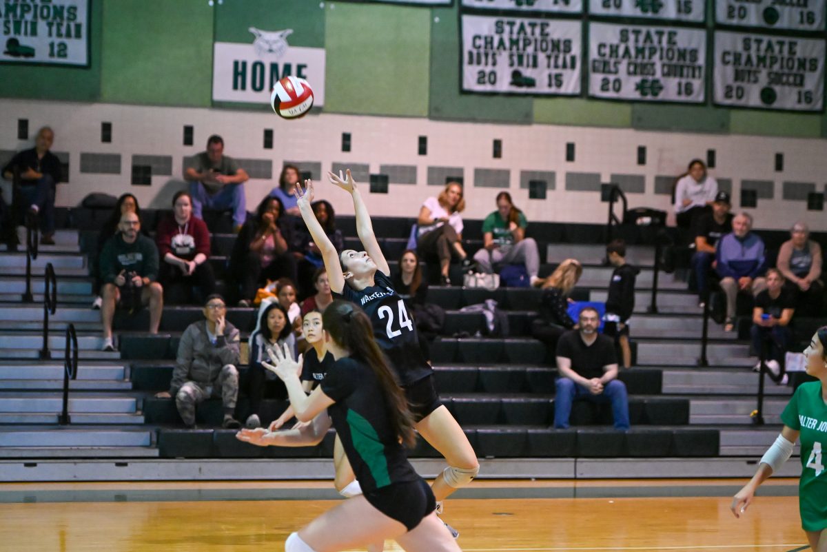 Senior Sofia Silberfeld sets the ball to senior Ariel Mazor. Silberfeld recently passed 1,000 career assists. (Courtesy Tyler Shores via Lifetouch)