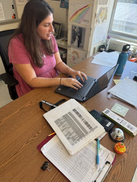 AP Calculus teacher Rachel Zussman works on finishing up her grades prior to the end of the quarter. With many teachers wanting change in the MCPS pay system, a performance-based pay system is an intriguing idea.