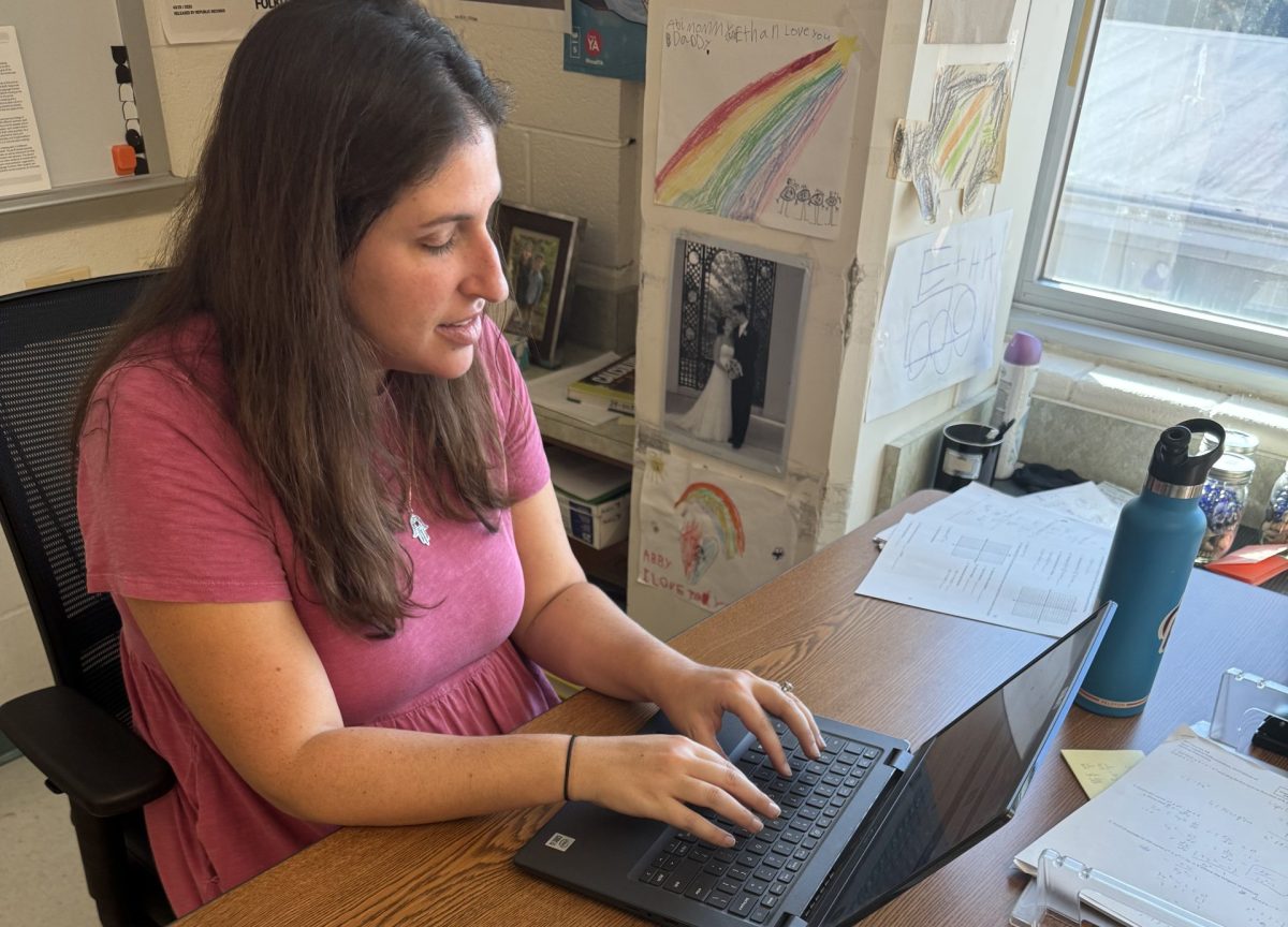 AP Calculus teacher Rachel Zussman works on finishing up her grades prior to the end of the quarter. With many teachers wanting change in the MCPS pay system, a performance-based pay system is an intriguing idea.