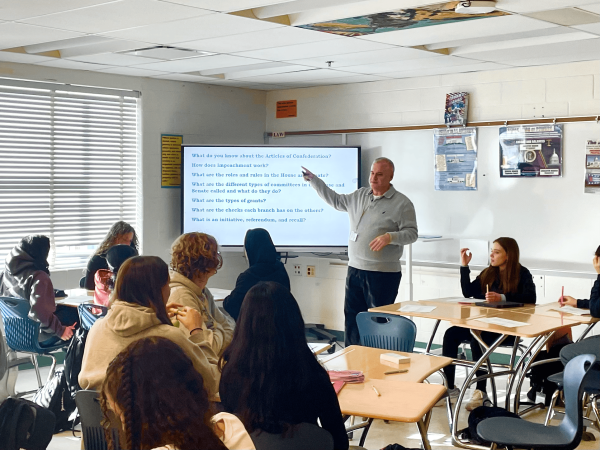 Frederick Delello lectures his fourth period Advanced Placement Government class on the executive branch on Jan. 27. Delello is retiring this year and still pushes his students to do their best. "He pushes us a lot with pretty harsh grading on things like concept cards and assignments, especially at the beginning of the year to get people to understand what they can achieve," freshman Abby Keehn said. “It gets people who aren’t as good to understand their full ability and I feel like that’s really great."