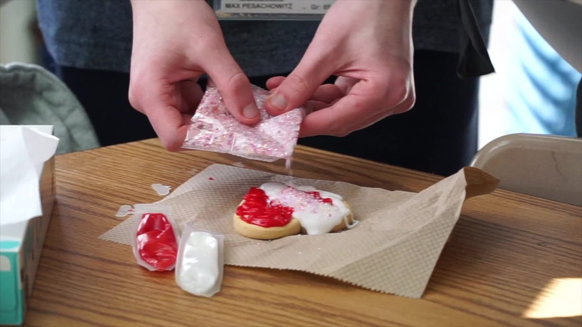 Best Buddies hosts Valentine's Day cookie decorating party