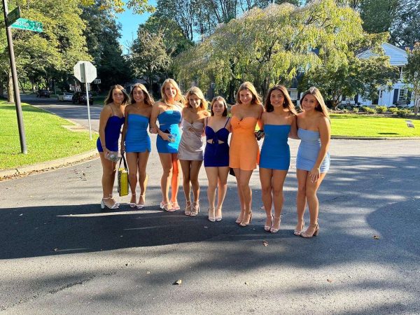Senior Gabby Scherr lines up with her friends before going to Homecoming. Getting ready with friends is one of the best highlighted moments of Homecoming. (Courtesy Gabby Scherr)