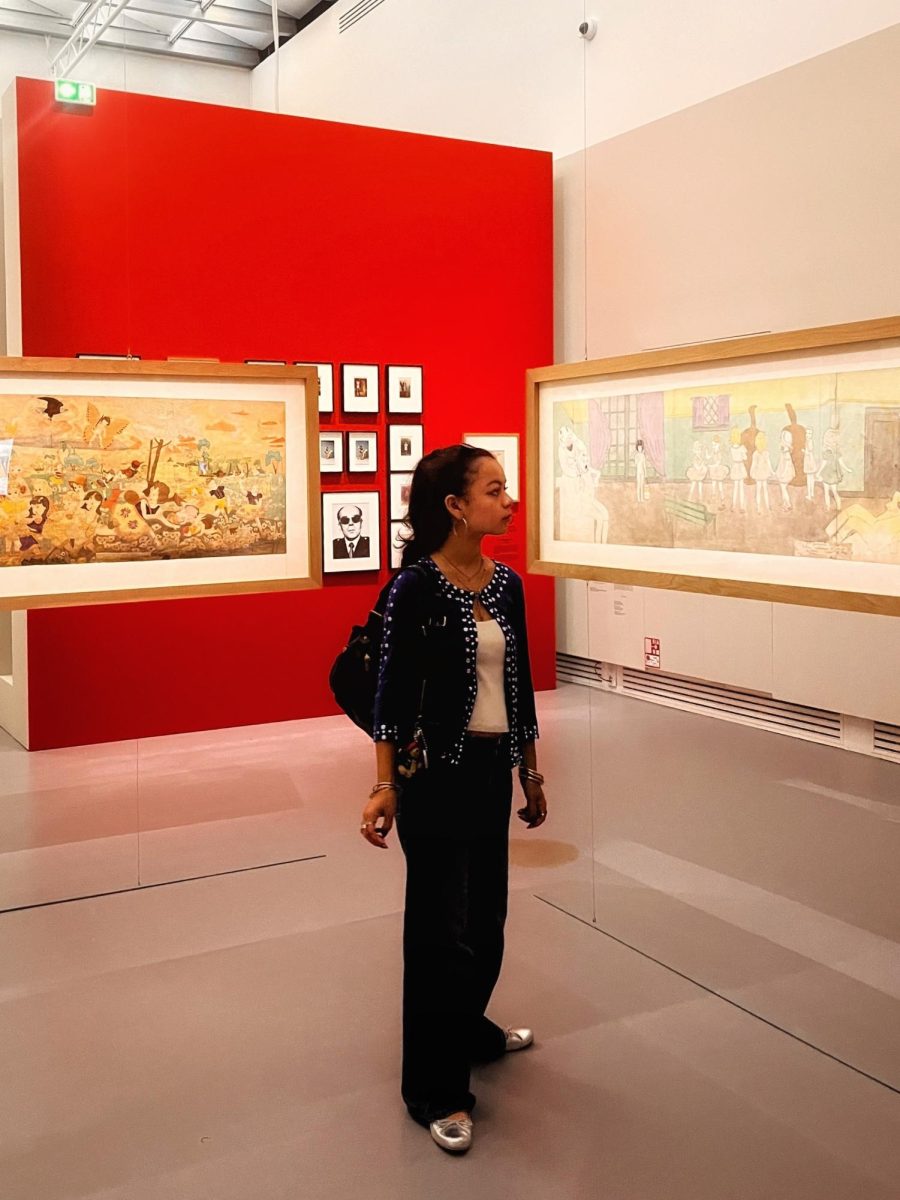 Senior Léa Carcenac-Ratsimbazafy at an art exhibition in the Grand Palais Gallery in Paris, France. She complements her darker-toned attire with statement jewelry, silver ballet flats and a large handbag. (Courtesy Léa Carcenac-Ratsimbazafy)