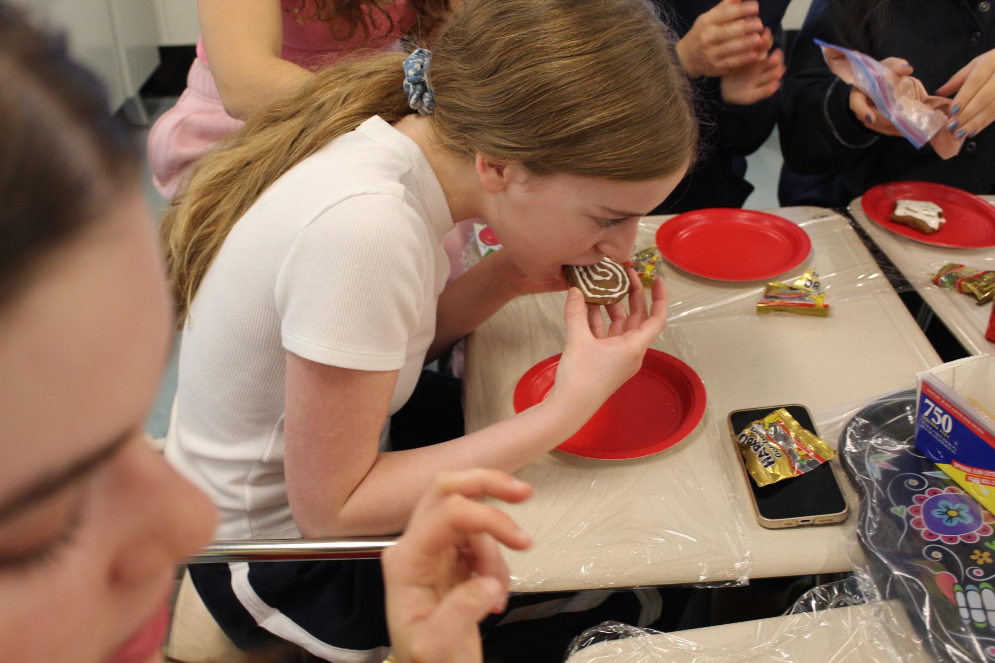 Photo Gallery: German Club Cookie Decorating