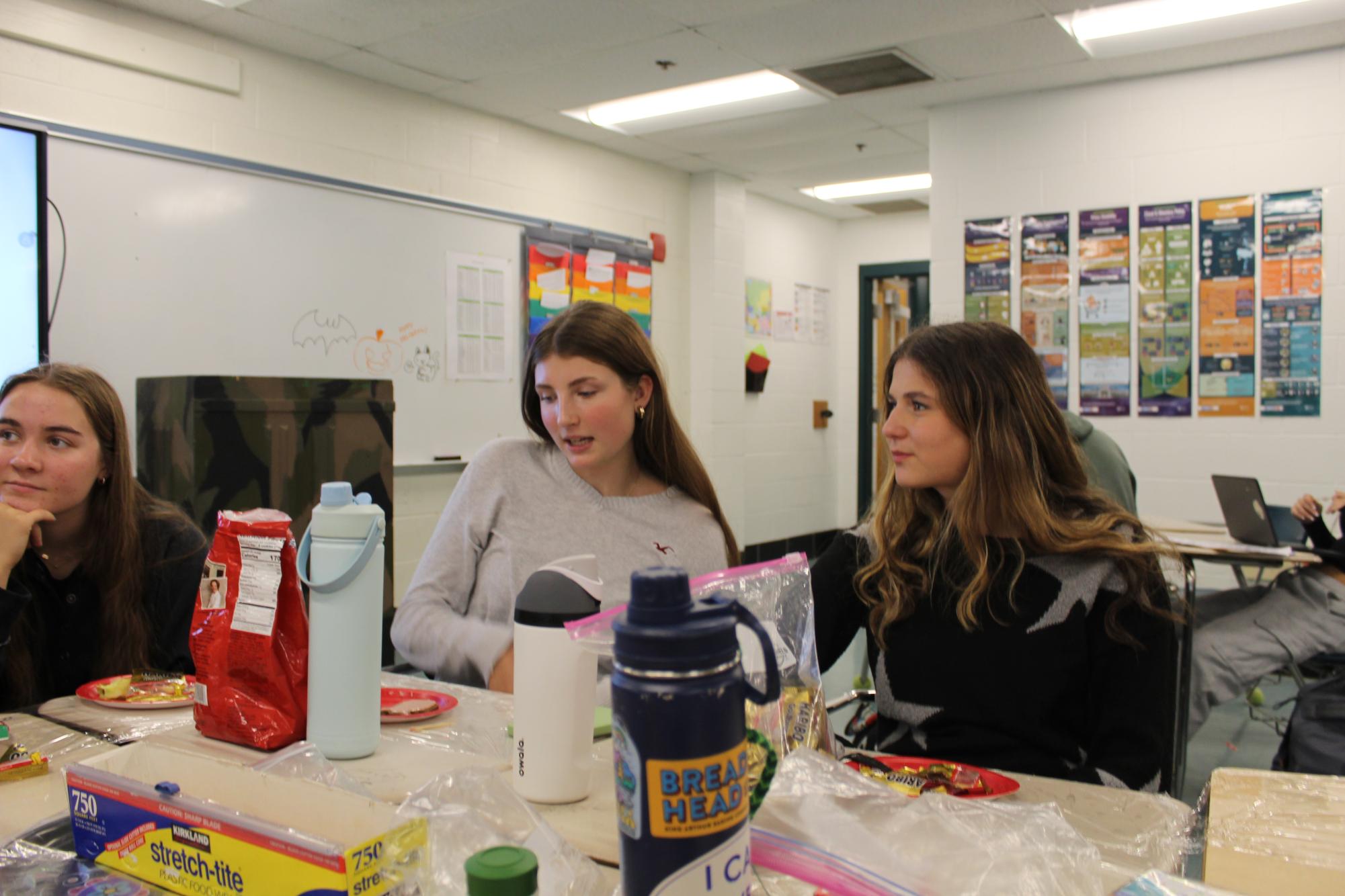 Photo Gallery: German Club Cookie Decorating