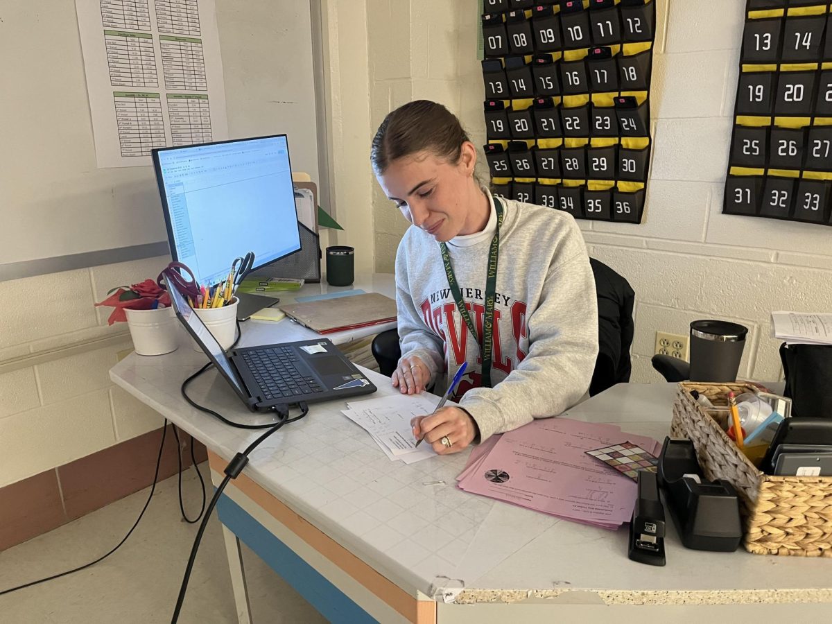 Precalculus and Algebra 2 teacher Elizabeth Stillwell grades the final Precalculus exit tickets of the first semester. With the new grading policy, some students relied on this final grade to help increase their percentages in the class, as well as their final semester grades. 
